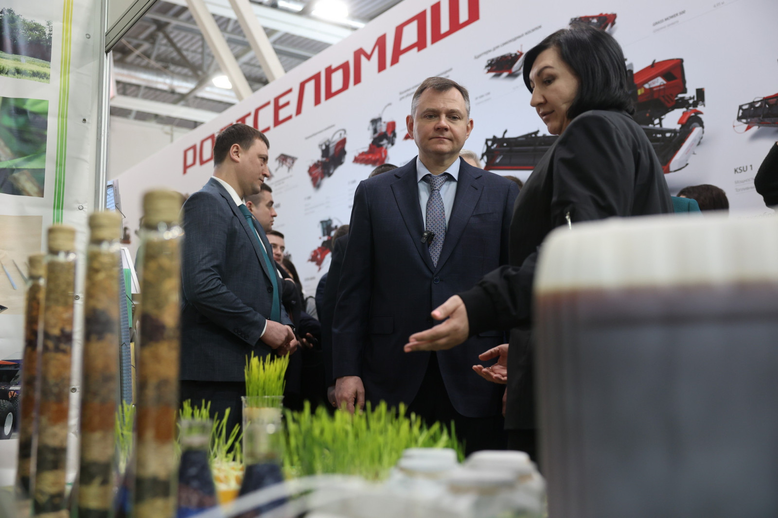 Написать примеры средств выразительности Директор ФГБУ "Управление "Ростовмелиоводхоз" принял участие в XXVIII Агропромыш